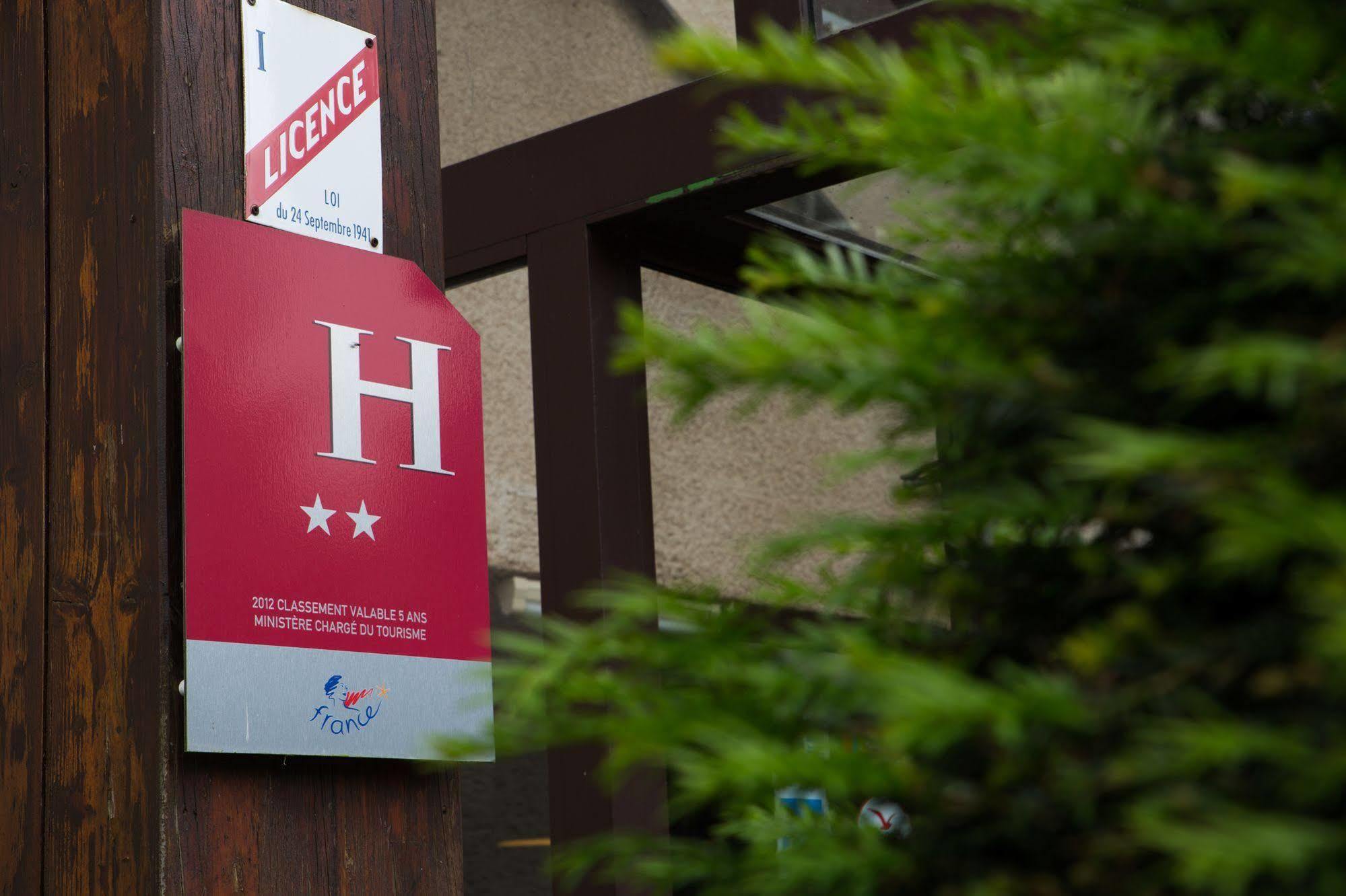 Akena De Clermont-creil Hotel 2*
