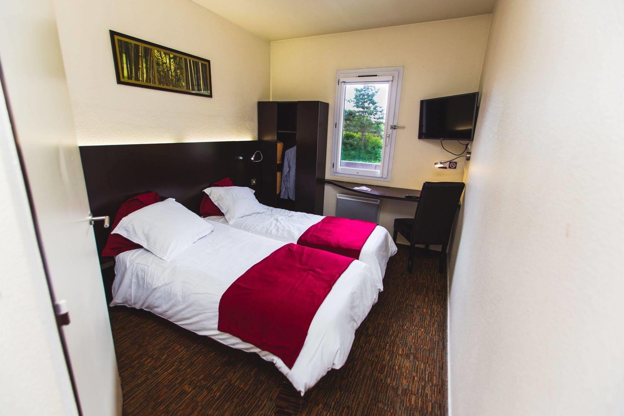 Akena De Clermont-creil Hotel 2*